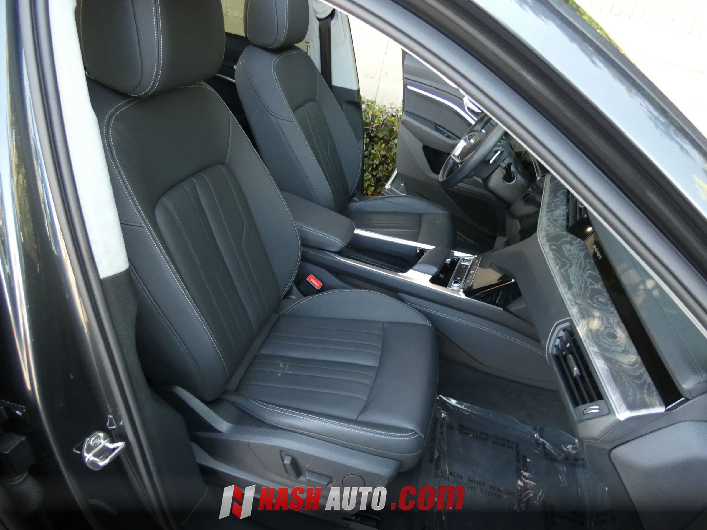 Used 2021 Audi e-tron Premium w/ Convenience Plus Package AWD/4WD image 27