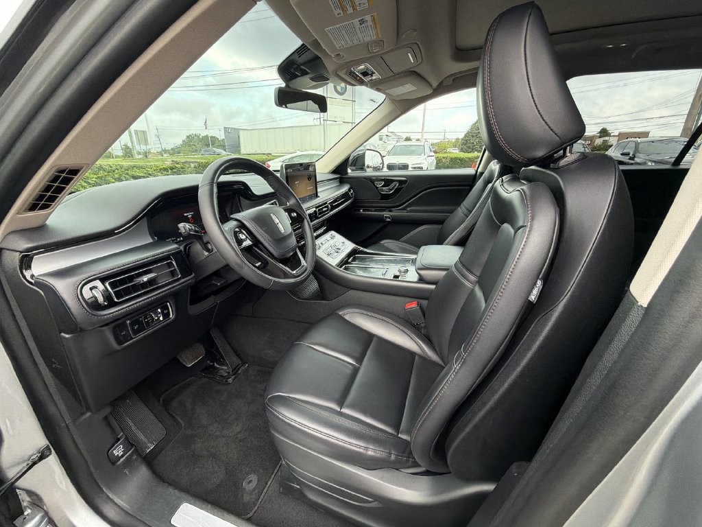 Used 2023 Lincoln Aviator AWD w/ Premium Package image 10