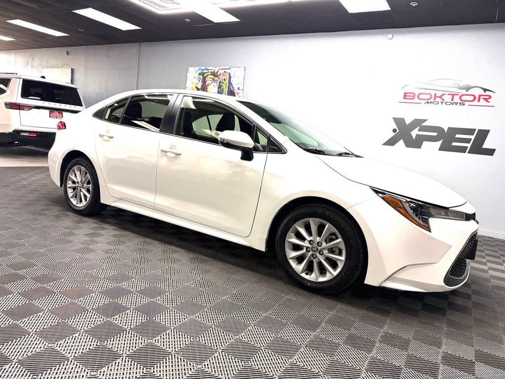 Used 2020 Toyota Corolla XLE w/ Carpet Mat Package (TMS) FWD image 2