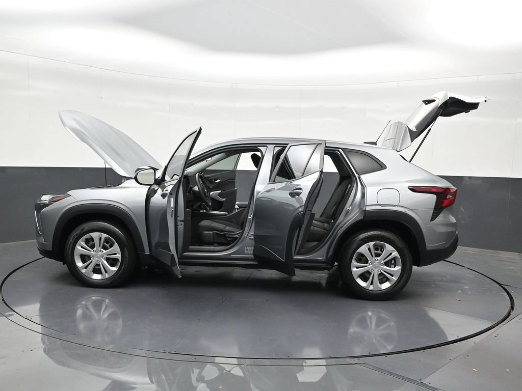 Used 2024 Chevrolet Trax LS FWD image 34