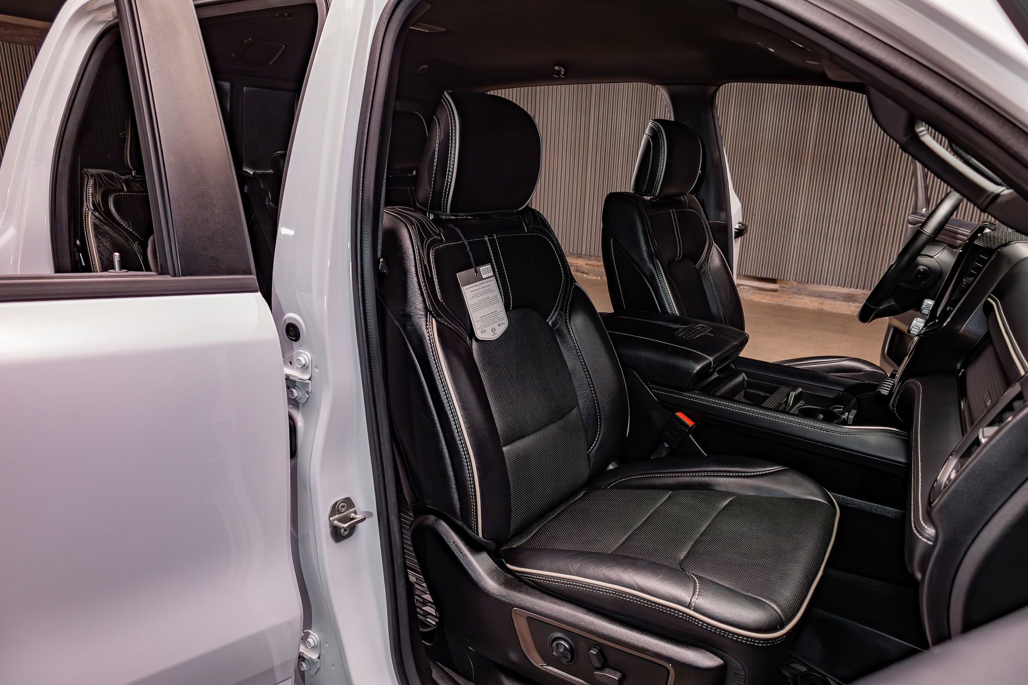 Used 2024 RAM 1500 Limited AWD/4WD image 27
