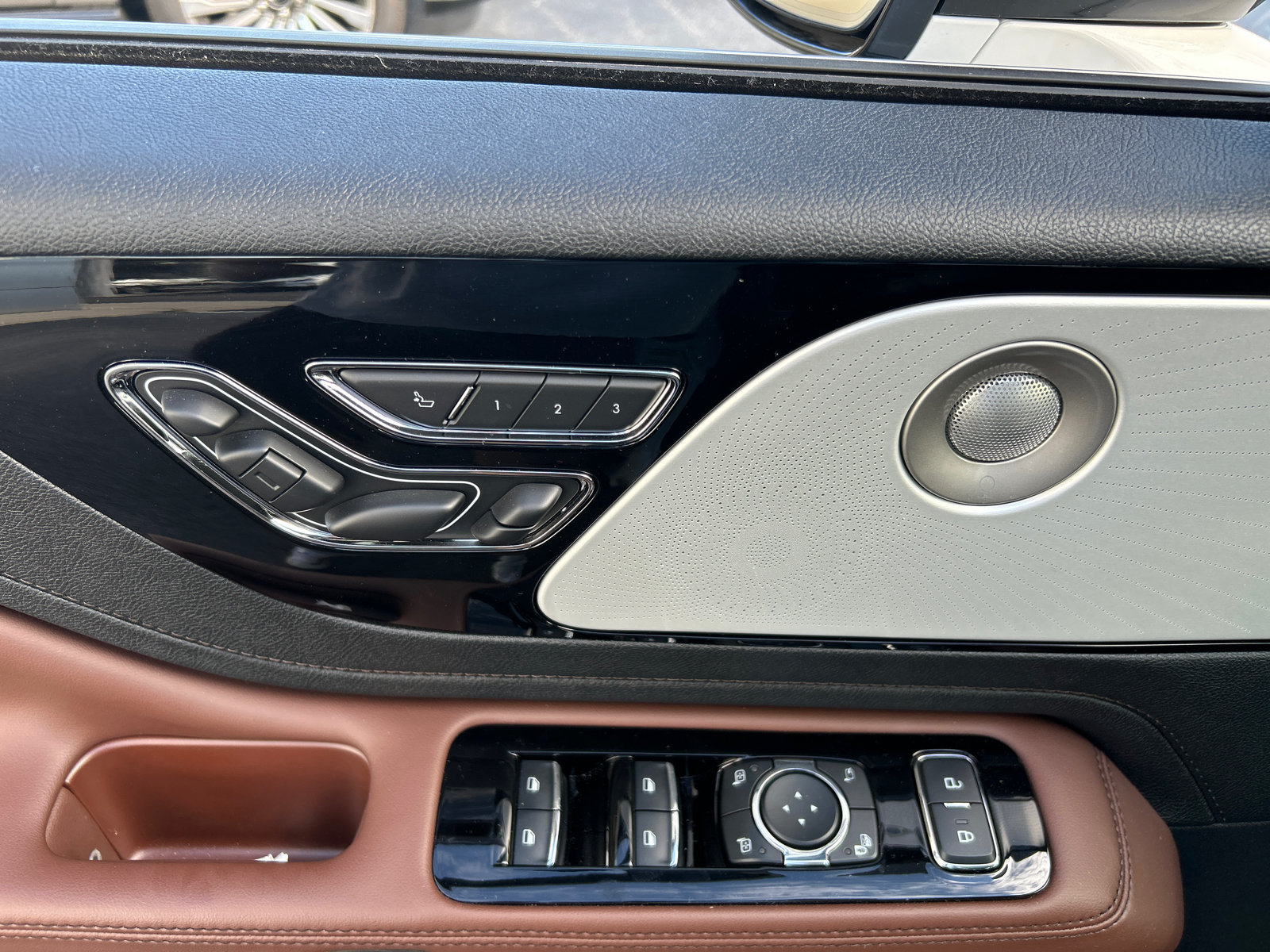 New 2026 Lincoln Aviator Reserve AWD/4WD image 13