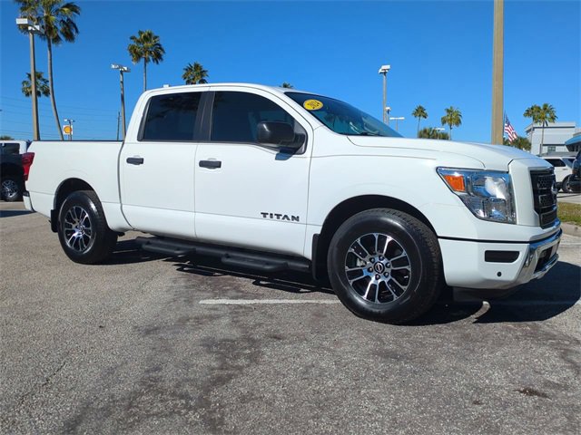 Used 2024 Nissan Titan SV w/ SV Convenience Package image 2