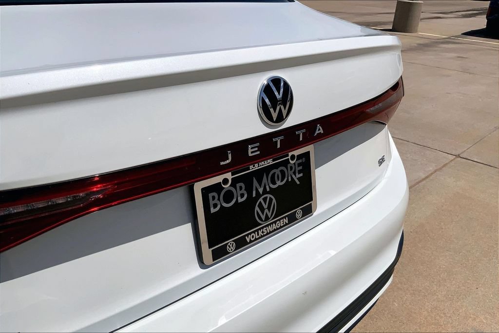 Certified 2025 Volkswagen Jetta SE w/ Sunroof Package FWD image 7
