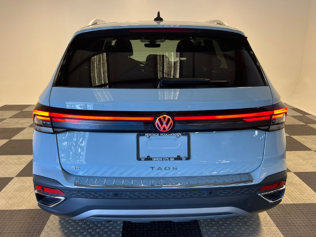 Certified 2025 Volkswagen Taos SE FWD image 4