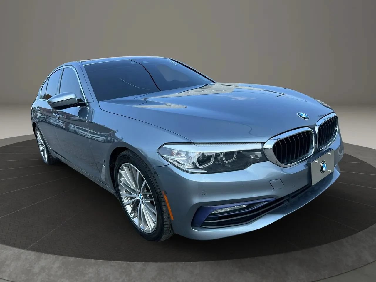 Used 2018 BMW 530e xDrive w/ Premium Package 2 AWD/4WD image 3
