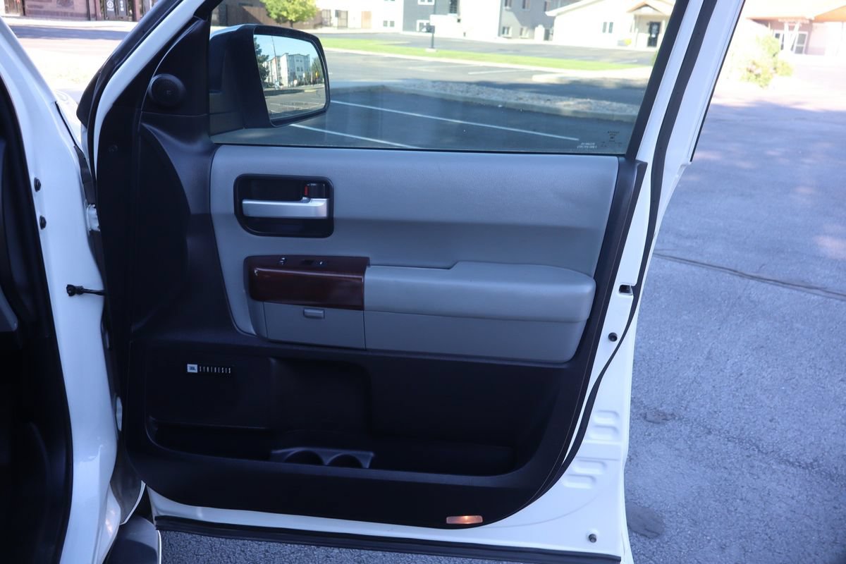 Used 2016 Toyota Sequoia Platinum AWD/4WD image 28