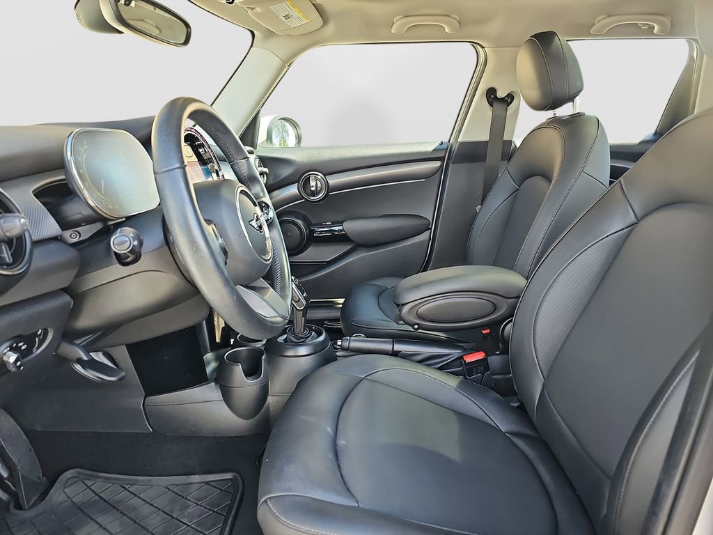 Used 2023 MINI Cooper 4-Door Hardtop image 16