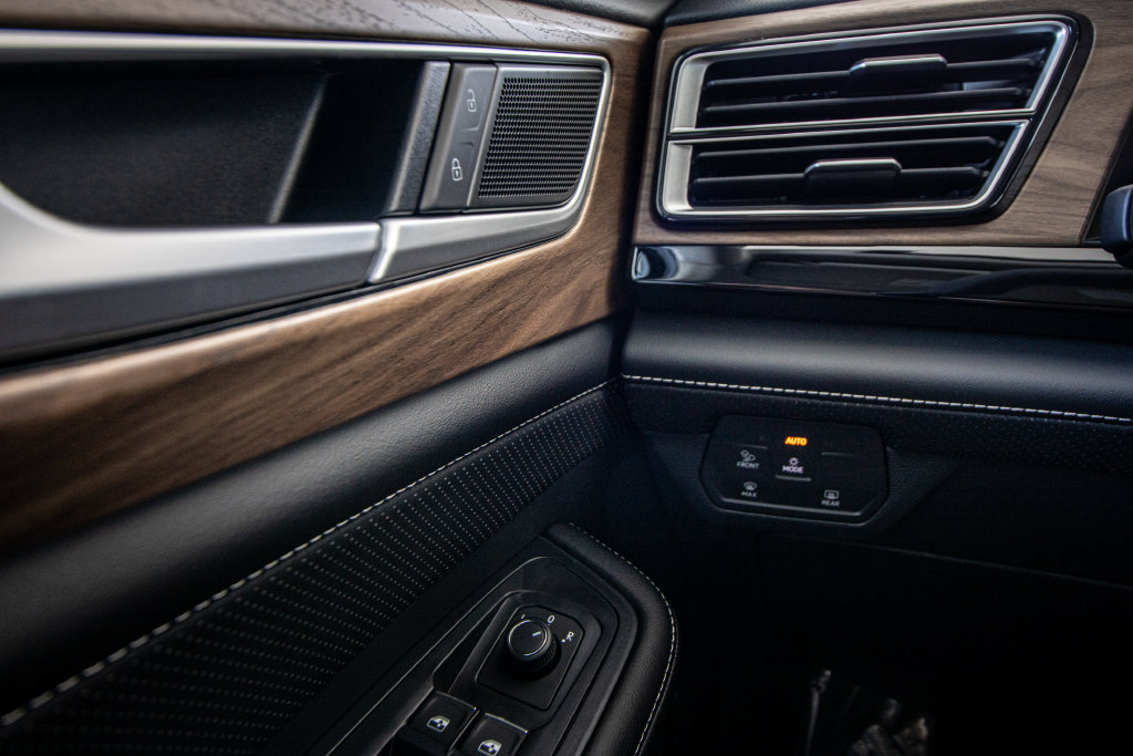 New 2026 Volkswagen Atlas SE FWD image 36