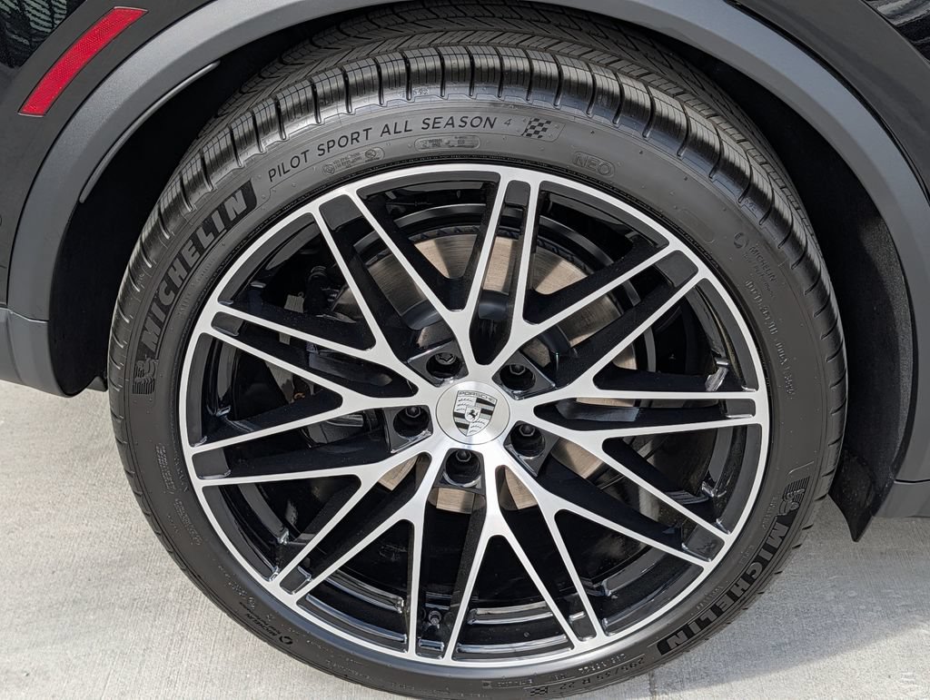 New 2026 Porsche Macan Electric RWD image 31