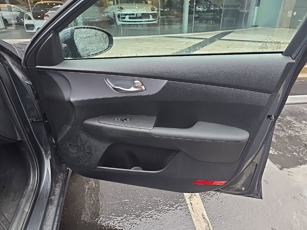 Used 2022 Kia Forte LXS w/ LXS Technology Package image 12