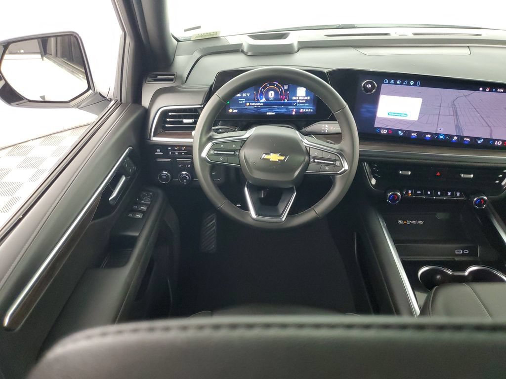 Used 2025 Chevrolet Suburban LT RWD image 13