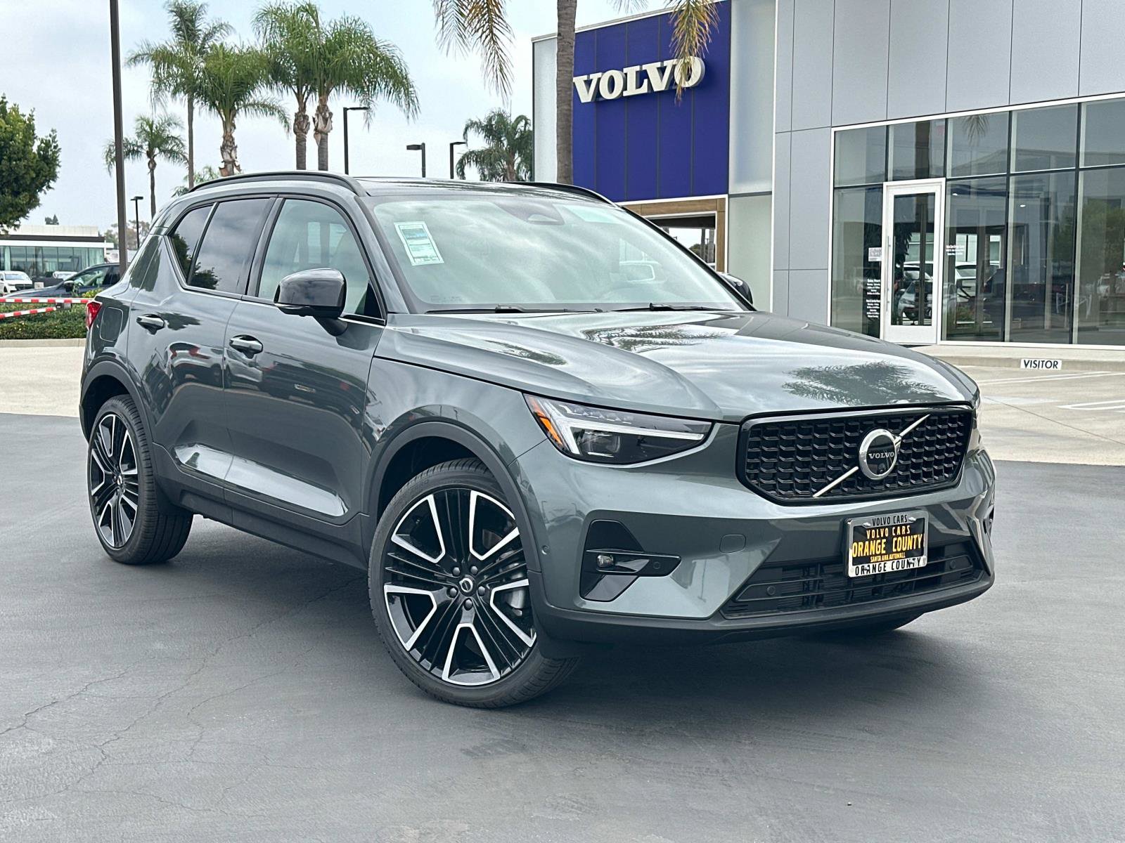 New 2026 Volvo XC40 B5 Ultra w/ Climate Package