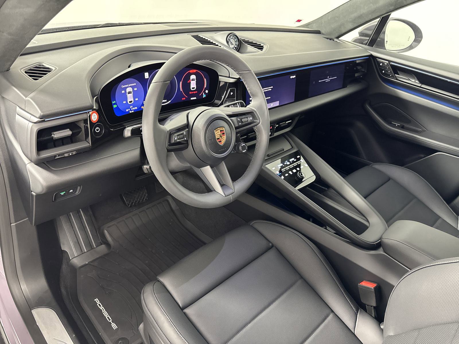 Used 2025 Porsche Macan Electric image 4