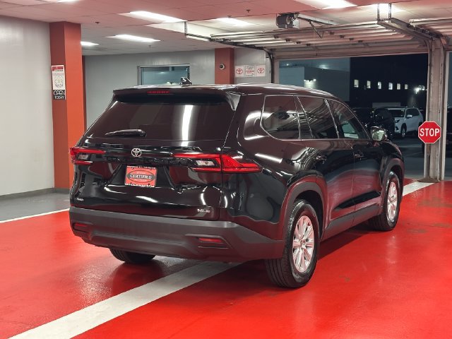 Used 2025 Toyota Grand Highlander AWD image 4