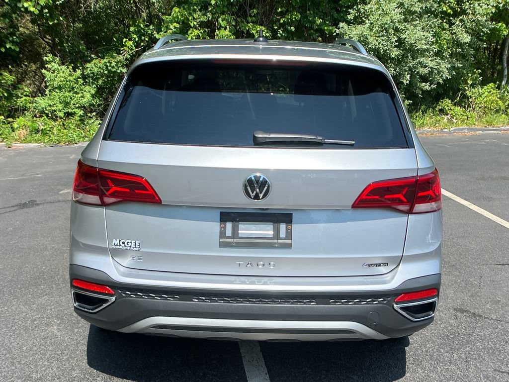 Used 2022 Volkswagen Taos SE FWD image 4