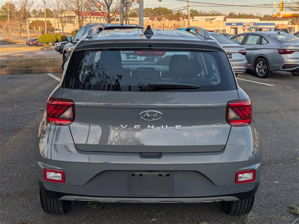 Used 2022 Hyundai Venue SEL image 5