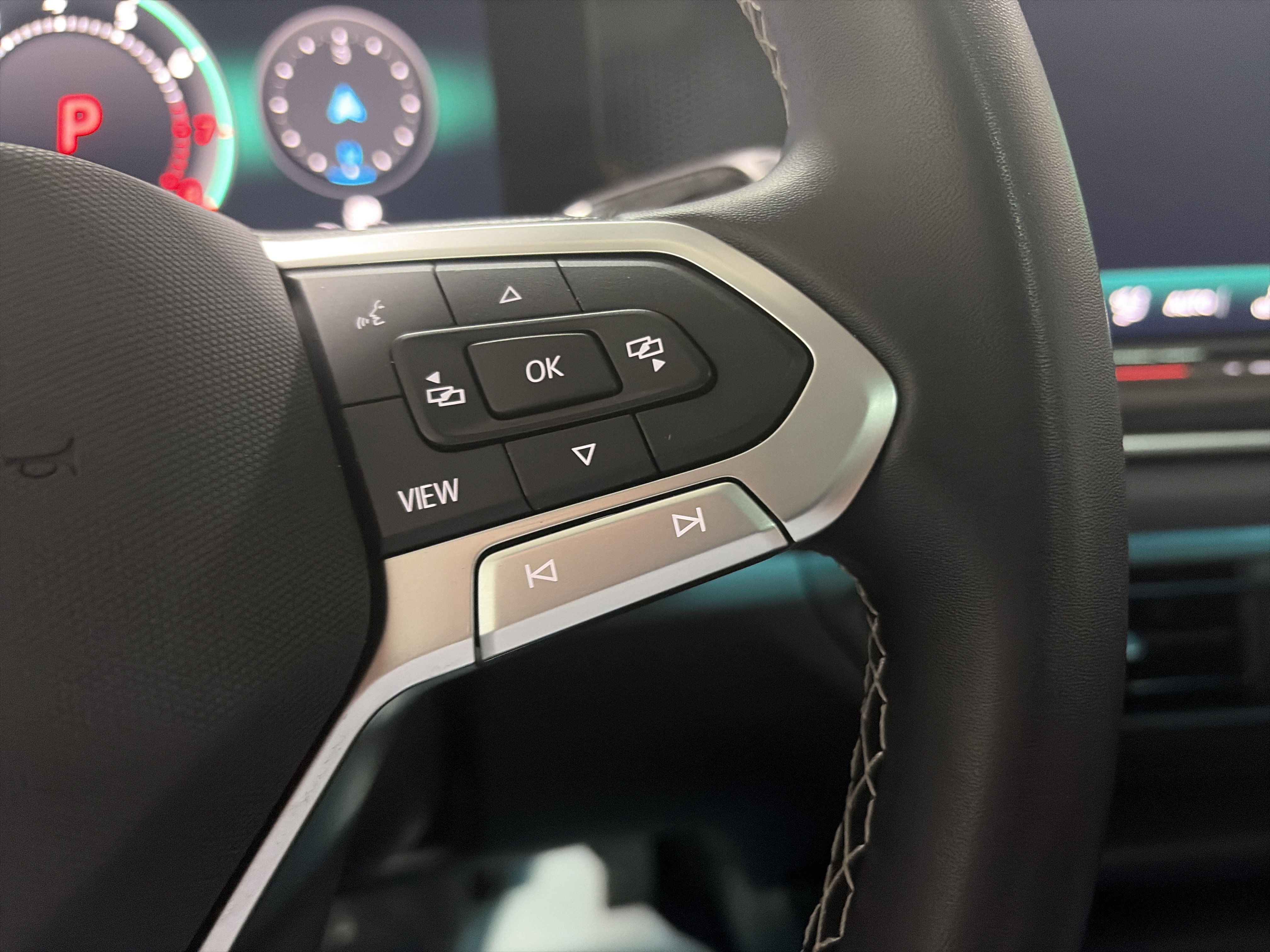 Certified 2025 Volkswagen Tiguan SE image 18