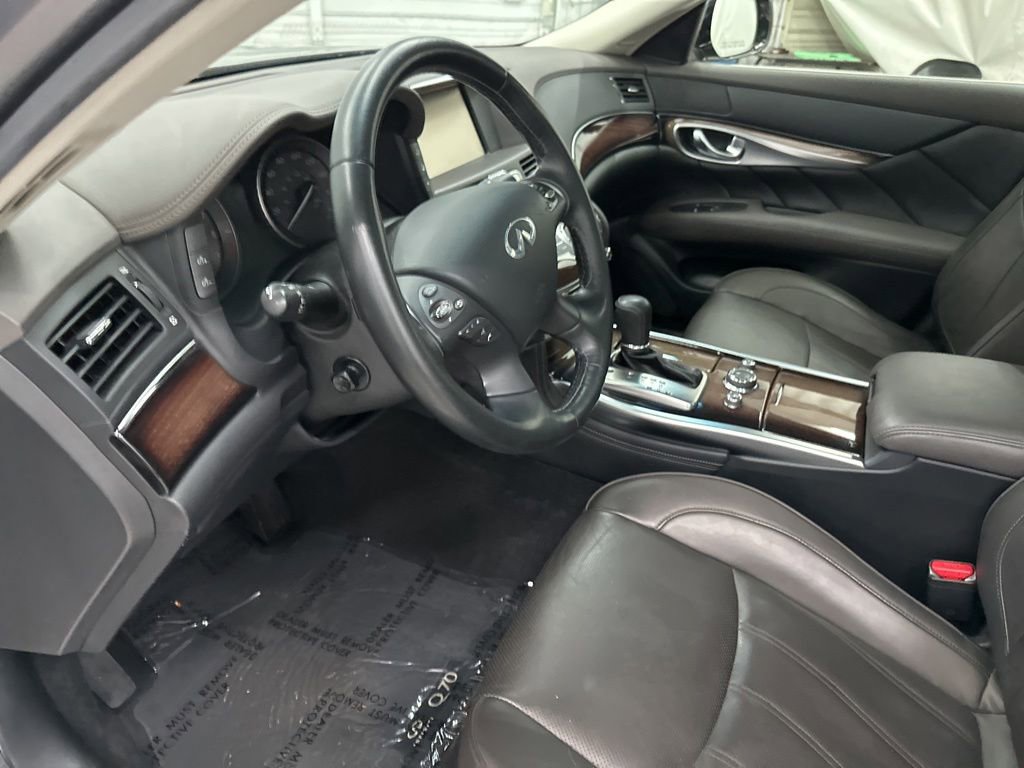 Used 2016 INFINITI Q70 3.7 w/ Deluxe Touring Package RWD image 9