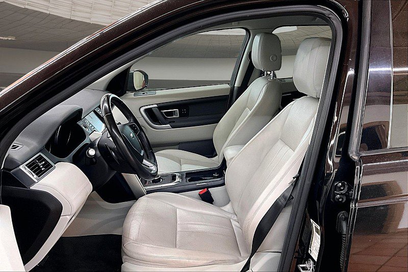Used 2018 Land Rover Discovery Sport HSE image 24
