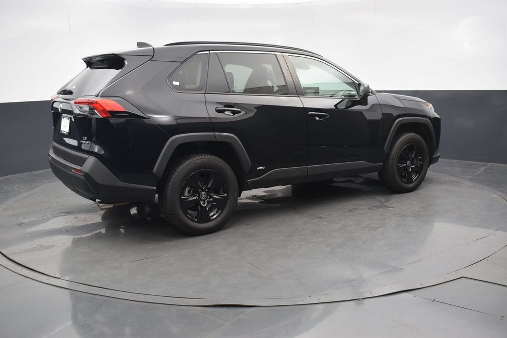 Used 2022 Toyota RAV4 LE AWD/4WD image 6