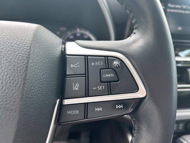 Used 2022 Toyota Highlander XLE AWD/4WD image 19