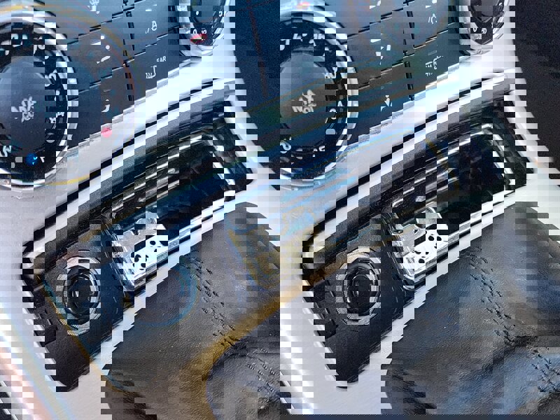 Used 2015 Mercedes-Benz SLK 250 w/ Premium Package image 57