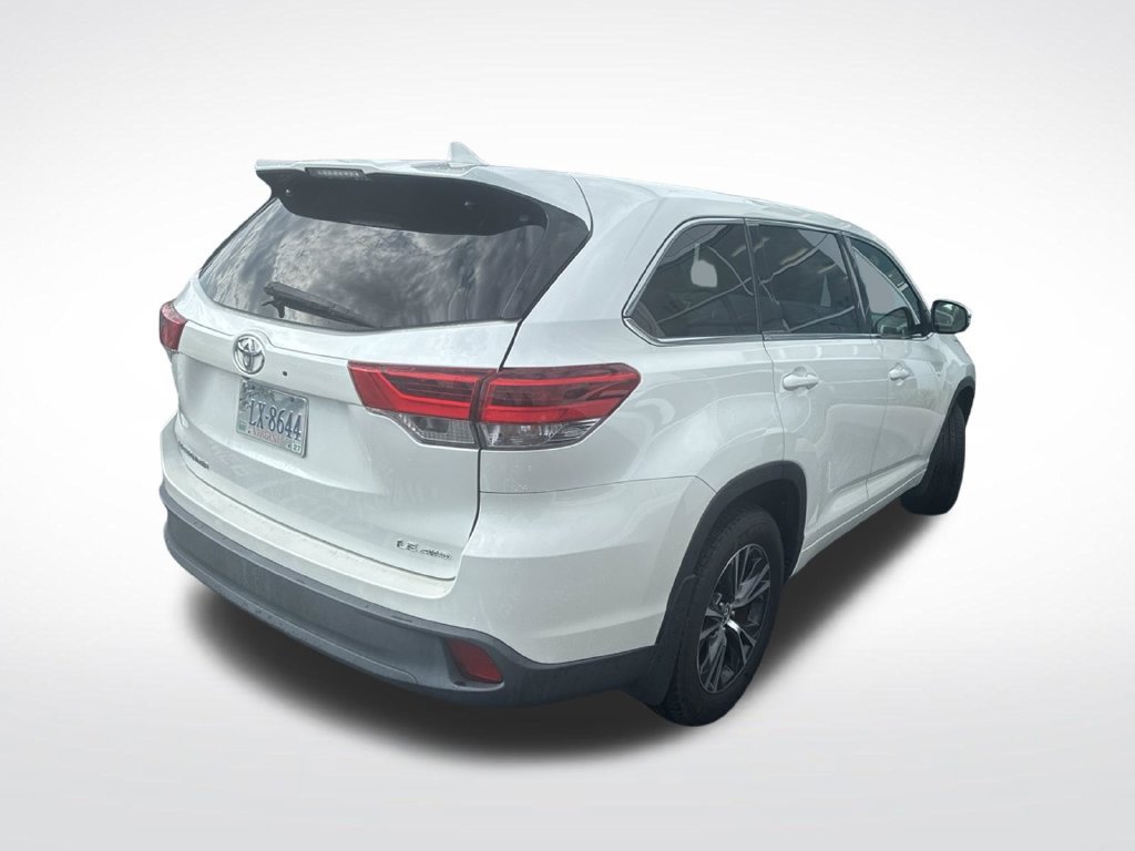 Used 2018 Toyota Highlander Plus AWD/4WD image 3