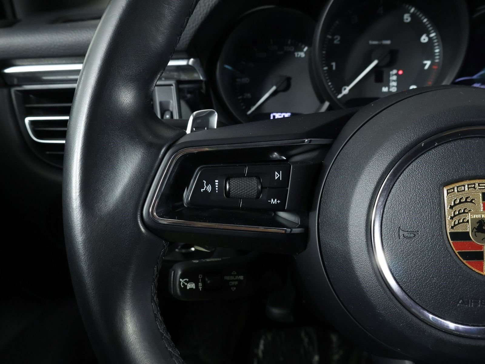 Certified 2023 Porsche Macan AWD/4WD image 14