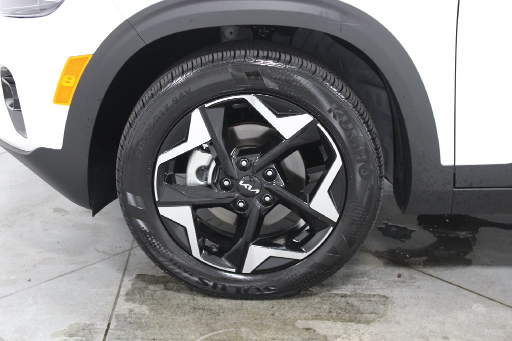 Used 2025 Kia Seltos EX w/ EX Sunroof Package FWD image 16