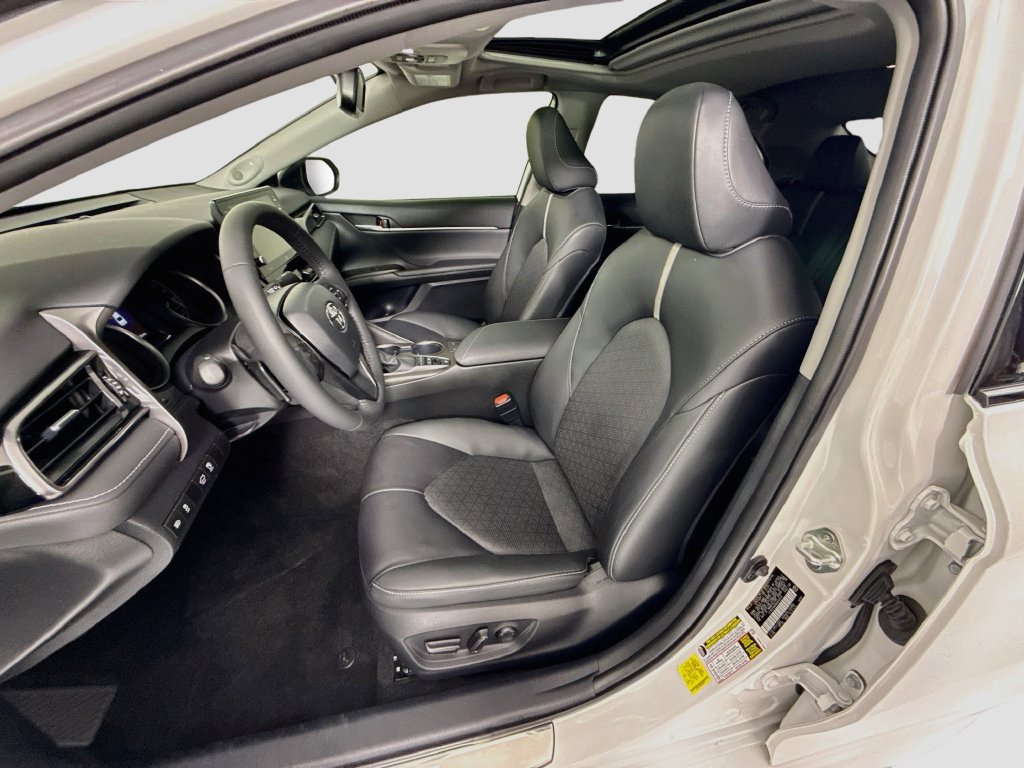 Used 2022 Toyota Camry XSE w/ Navigation Upgrade Package FWD image 19