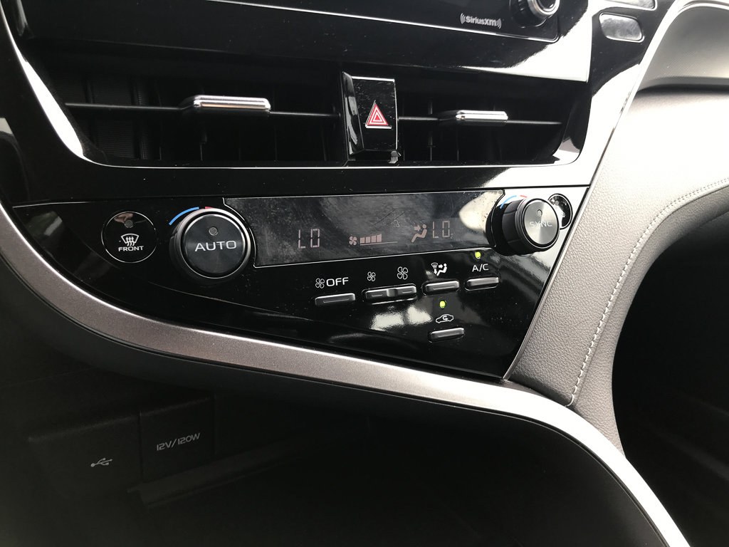 Used 2023 Toyota Camry SE image 19