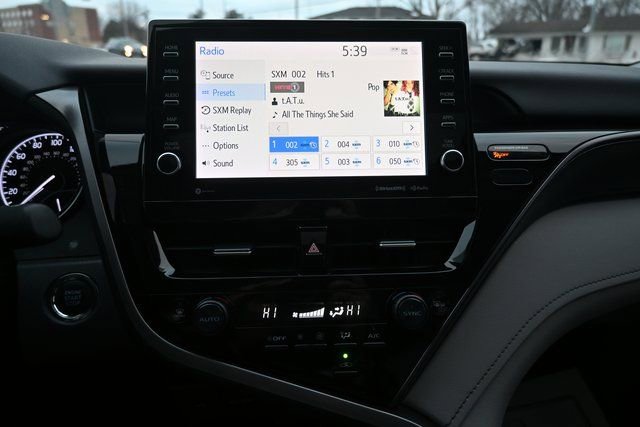 Used 2022 Toyota Camry SE w/ Cold Weather Package image 31
