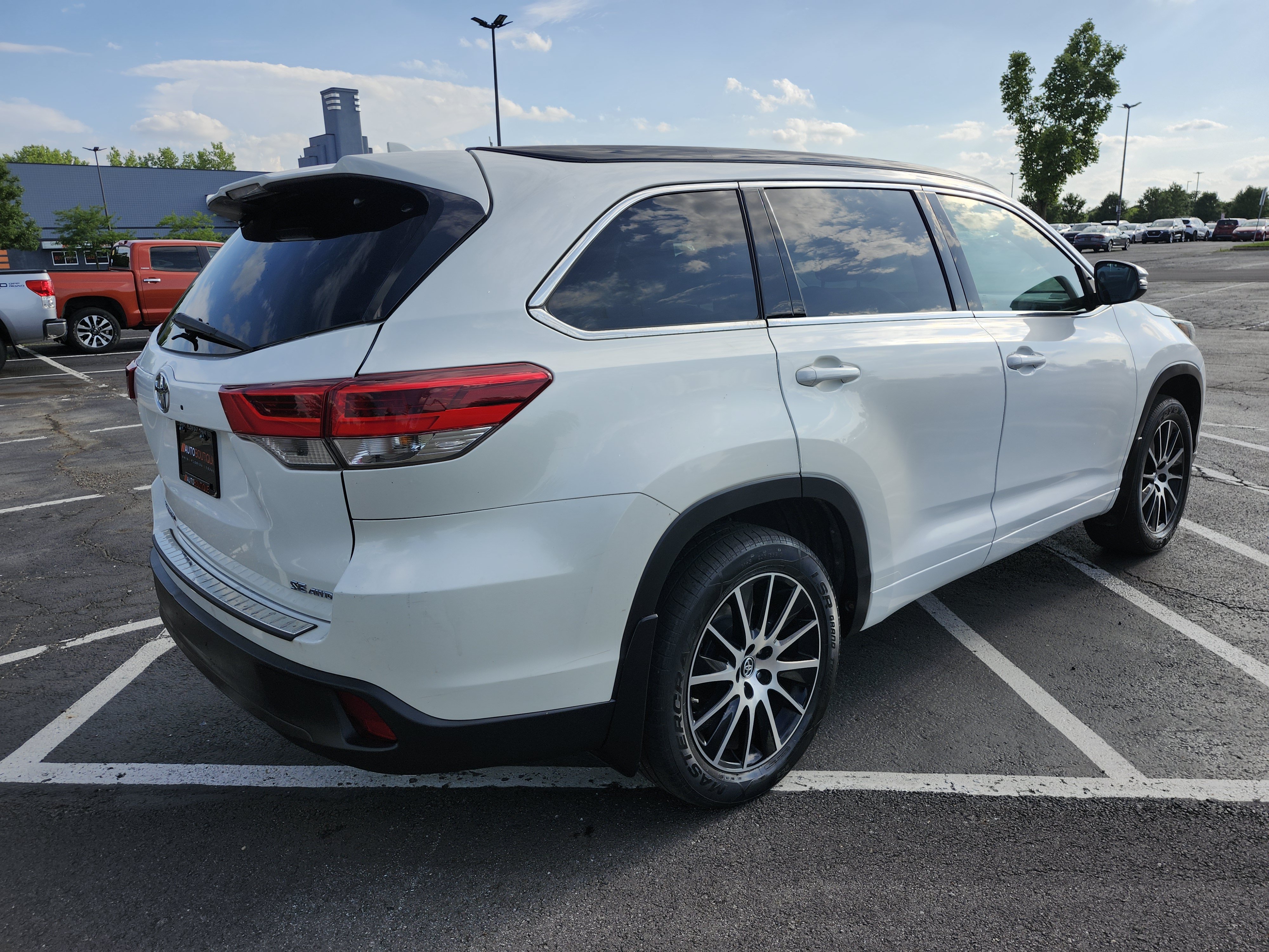 Used 2018 Toyota Highlander SE AWD/4WD image 18