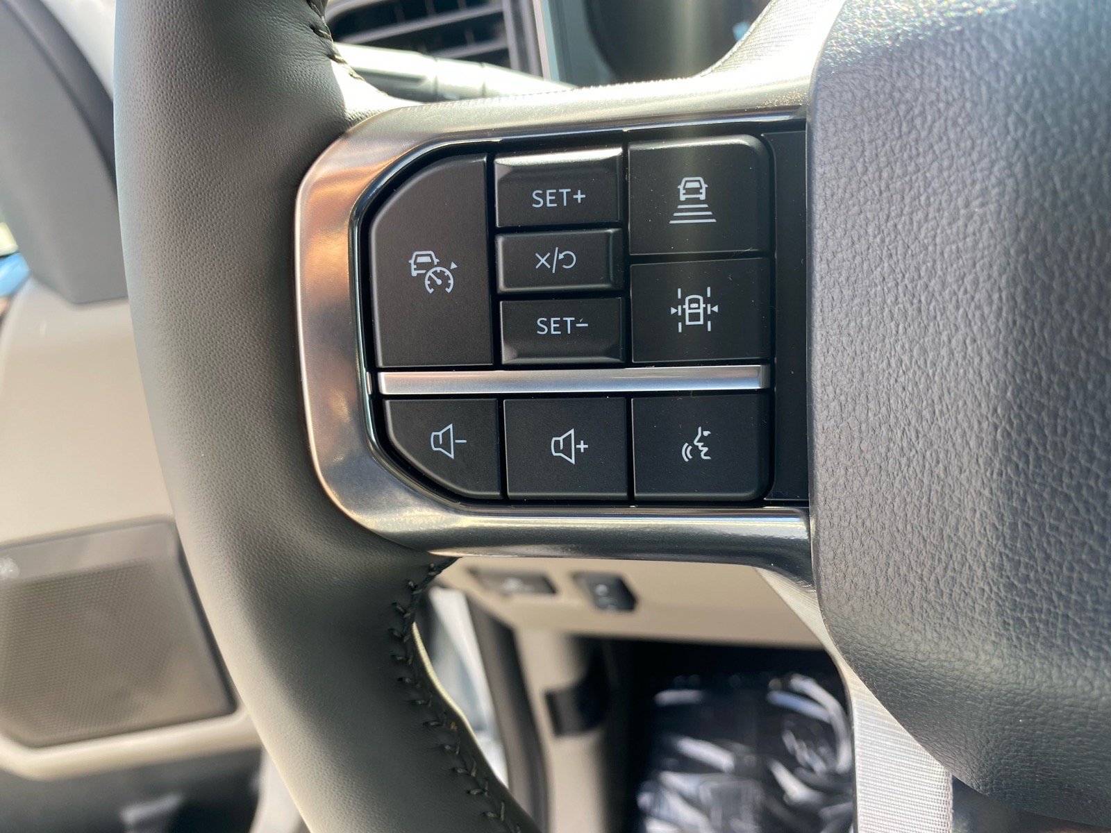 New 2027 Ford F450 Platinum w/ Platinum Plus Package AWD/4WD image 36