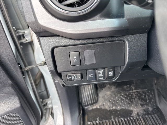 Used 2020 Toyota Tacoma TRD Off-Road image 19