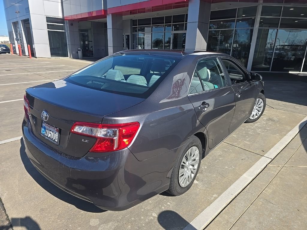 Used 2014 Toyota Camry LE image 3