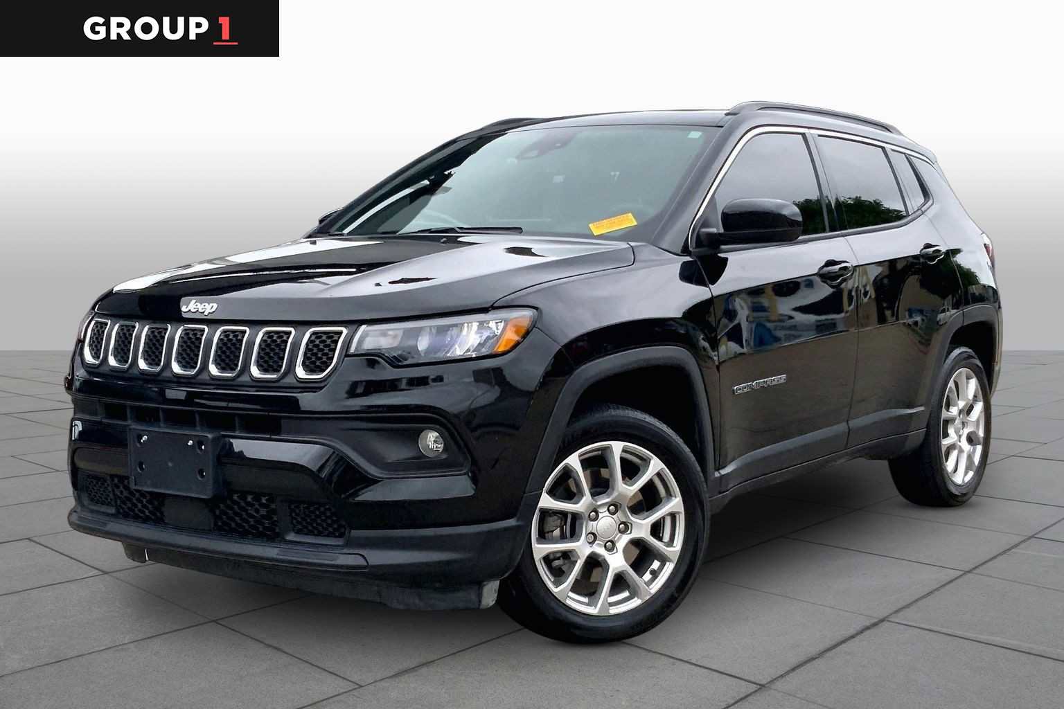 Used 2024 Jeep Compass Latitude w/ Sun and Sound Group image 1