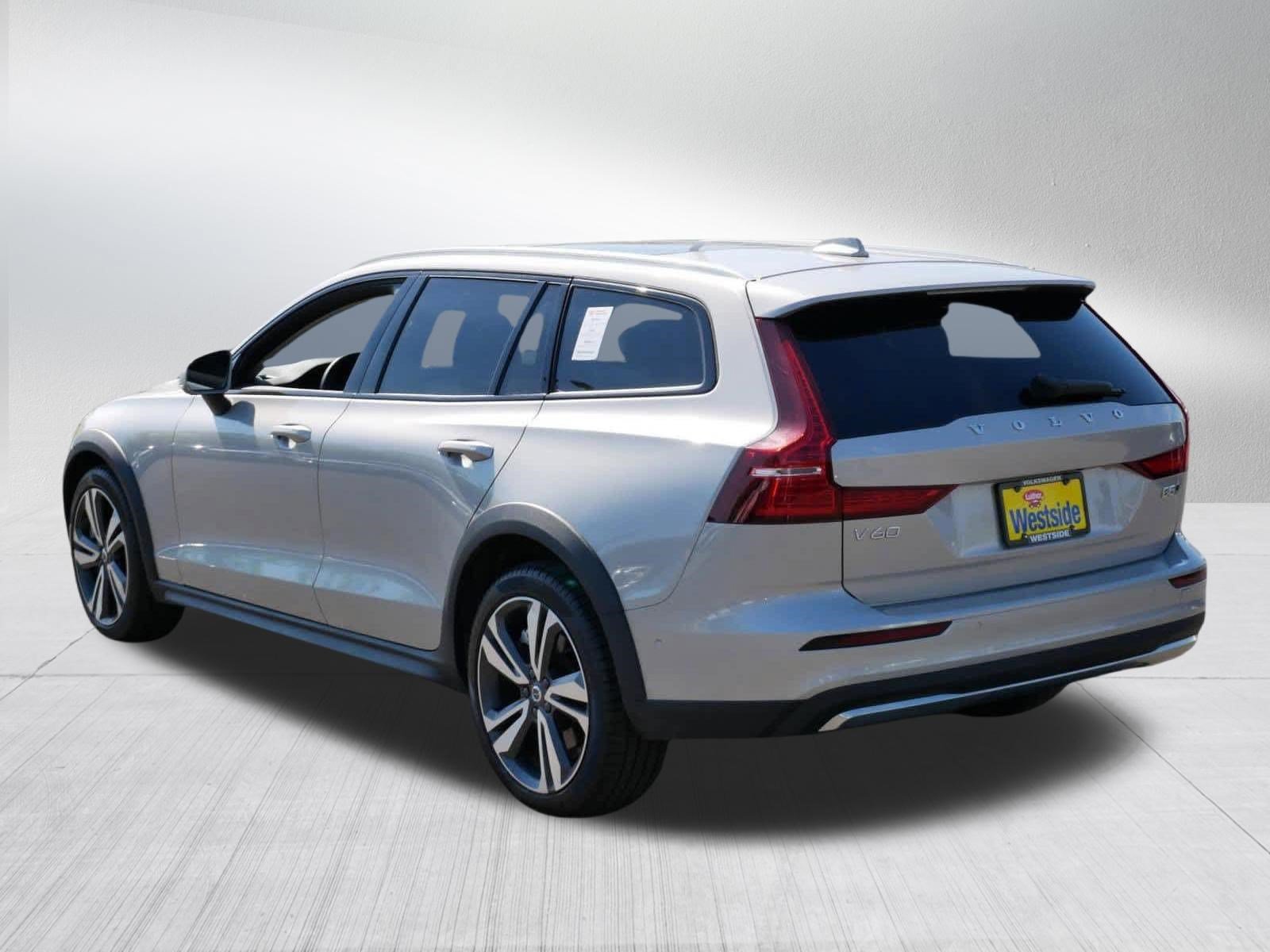 Used 2025 Volvo V60 B5 Cross Country Plus AWD/4WD image 5