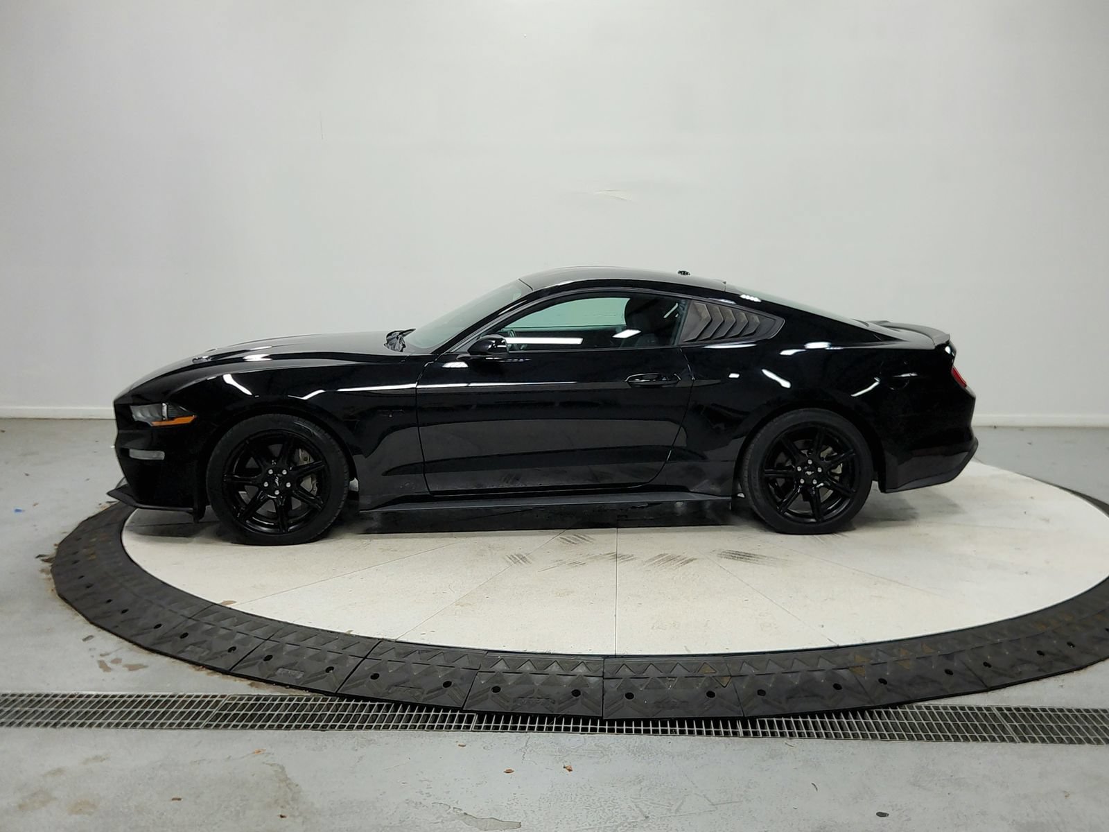 Used 2020 Ford Mustang GT w/ Equipment Group 301A RWD image 5