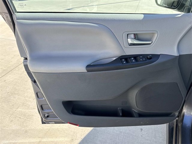 Used 2020 Toyota Sienna LE image 19