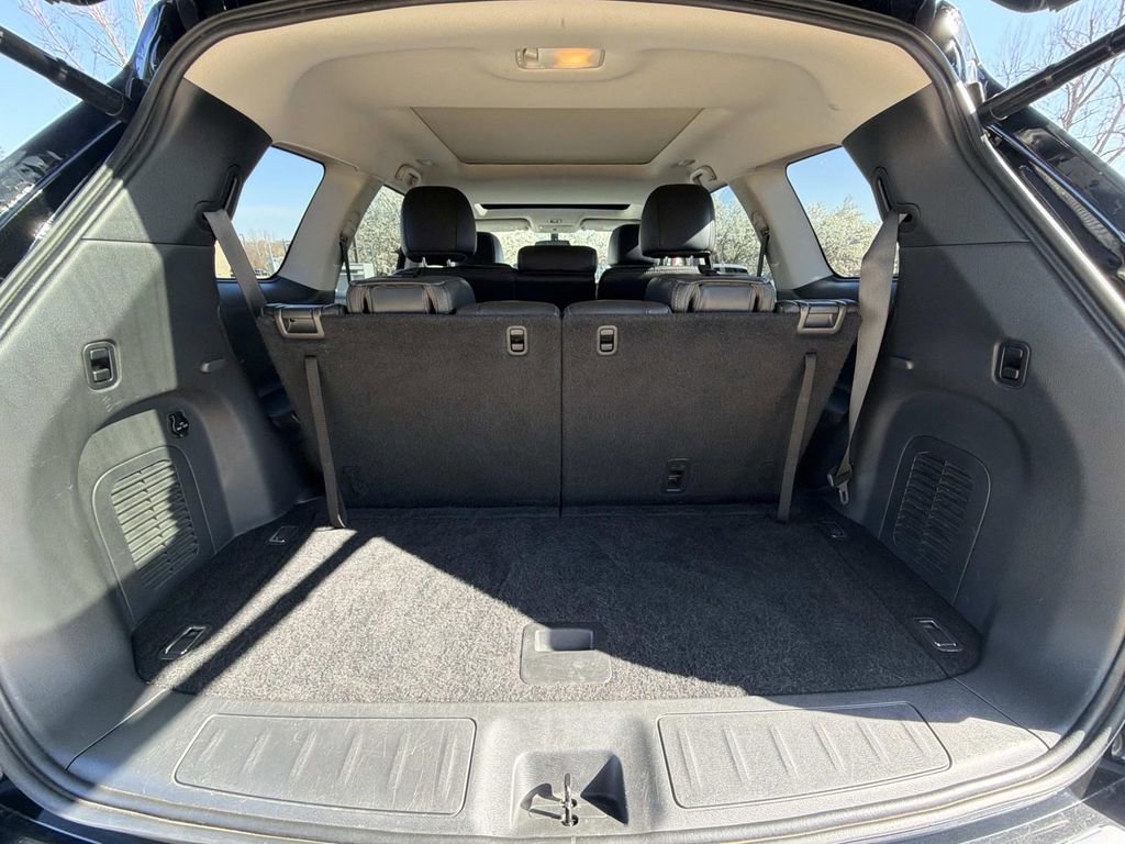 Used 2017 Nissan Pathfinder Platinum image 13