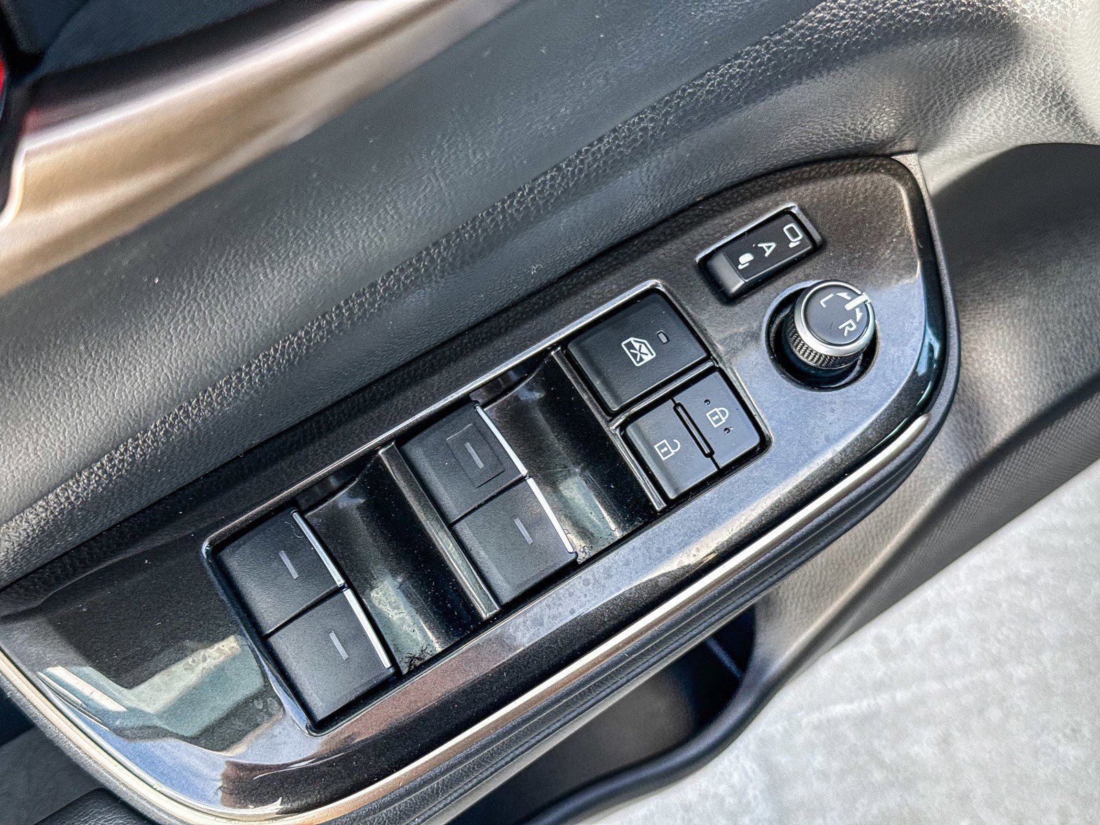 Used 2024 Toyota Crown Limited image 24