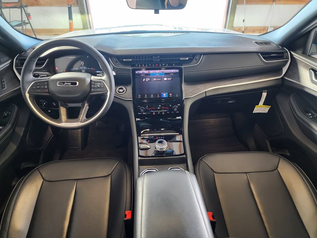 Certified 2025 Jeep Grand Cherokee L Limited w/ Black Appearance Package AWD/4WD image 21