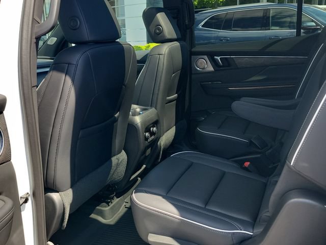 Used 2025 Buick Enclave Avenir w/ Super Cruise Package AWD/4WD image 8