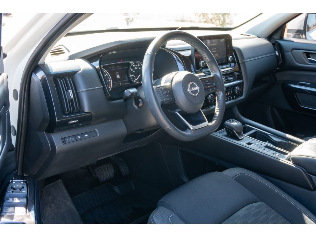Used 2022 Nissan Pathfinder SV w/ SV Premium Package image 11