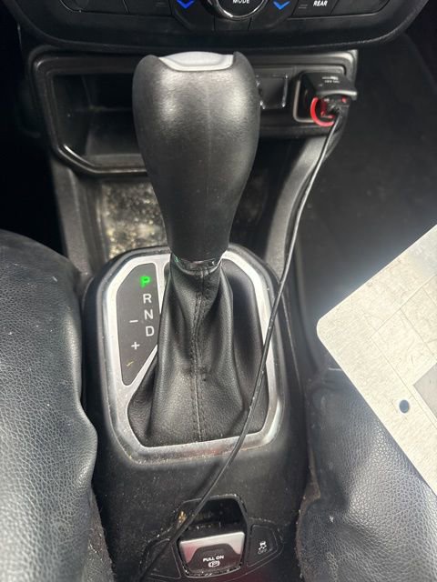 Used 2020 Jeep Renegade Altitude w/ UConnect 8.4 Nav Group FWD image 20