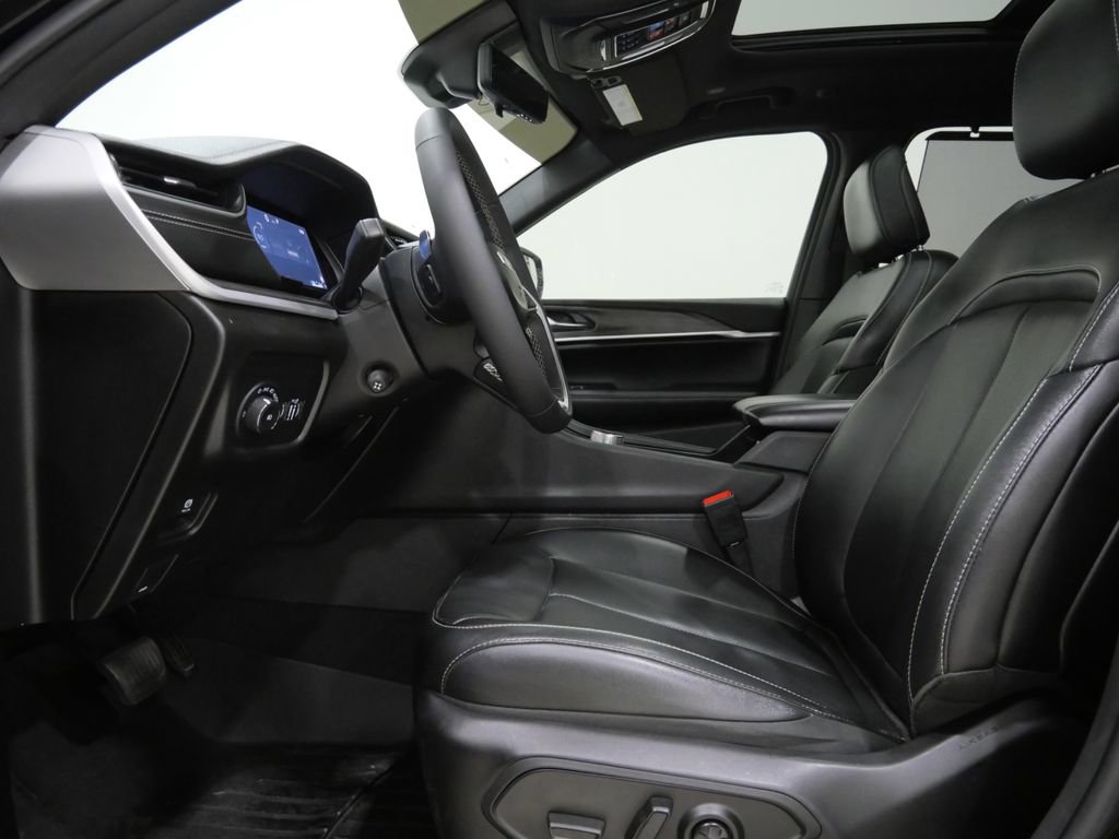 Used 2024 Jeep Grand Cherokee Limited w/ Luxury Tech Group II image 13