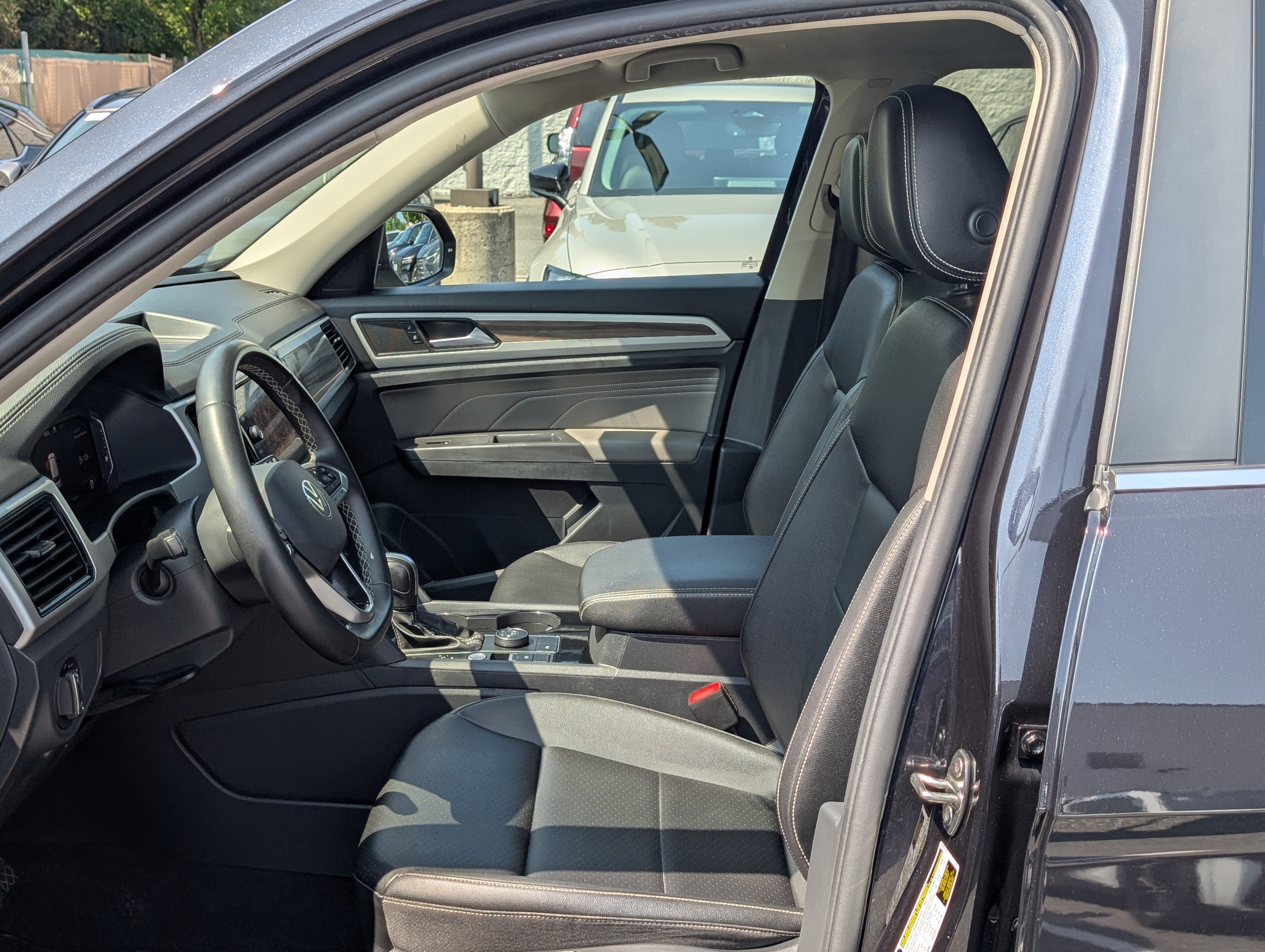 Used 2023 Volkswagen Atlas SEL AWD/4WD image 17
