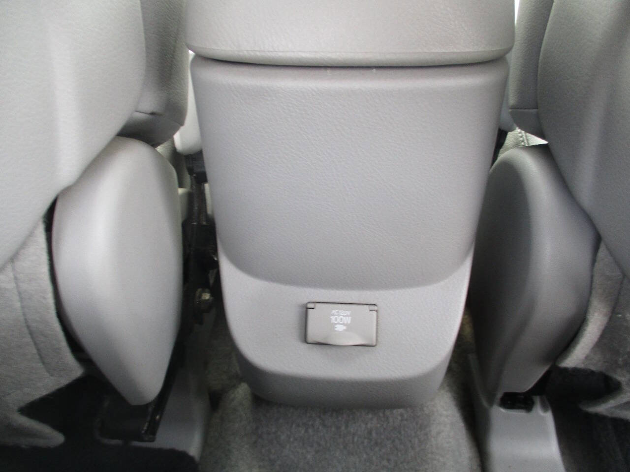Used 2010 Toyota RAV4 Limited AWD/4WD image 32